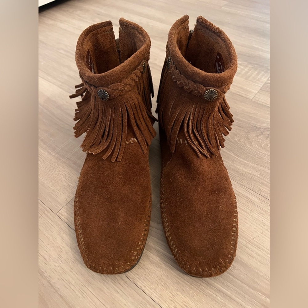 Minnetonka High Top Back Zip Suede Leather Fringe Ankle Boots